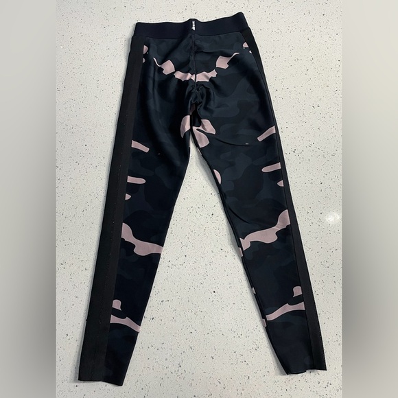 Ultracor Camo Collegiate Leggings Women’s Medium - Picture 6 of 9